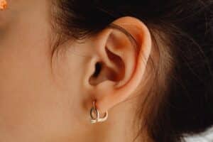 Welche Ohrringe kann bei einer Allergie tragen?